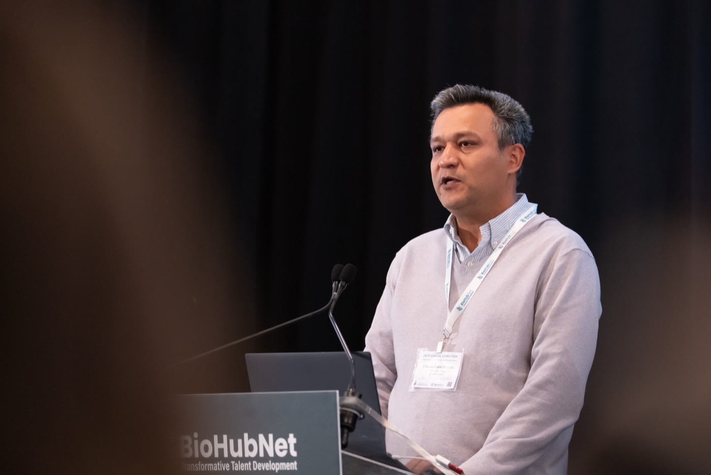 Presenter standing at the BioHubNet podium